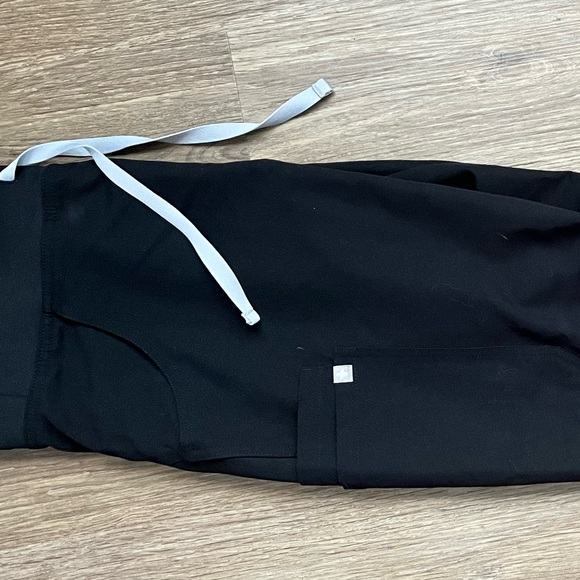 Figs black scrubs 1-xs top 2-s bottoms - Picture 2 of 4